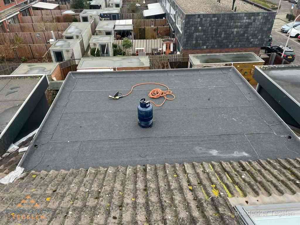 Dakreparatie plat dak met bitumen in Tegelen