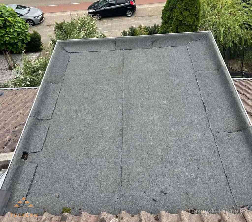 Dakbedekking schuur met bitumen in Tegelen